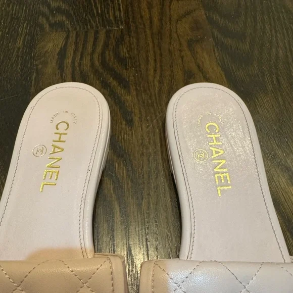 CHANEL Quilted Lambskin CC Turnlock Sandal - Picture 3 of 15